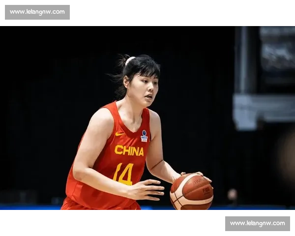 女篮赛场影像定格激情瞬间展现拼搏精神与团队力量之美时代风采